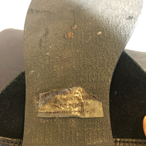 🌟HOST PICK🌟 Ecoté Hammered Metal and Faux Leather Thong Sandal - Picture 7 of 9